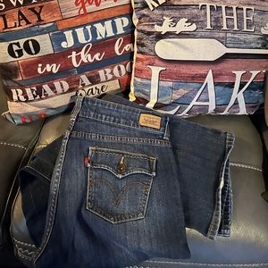 Levi’s Slender Bootcut 526 Jeans